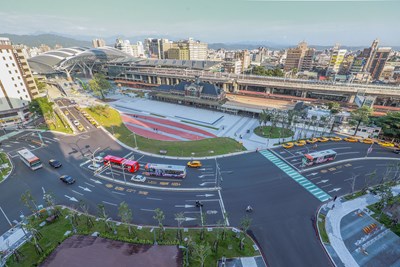 三代同堂台中火車站