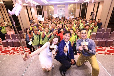 青農賢拜回娘家分享圓夢過程 林市長現場採買讚台中農產