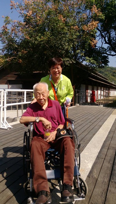 資深老獸醫心繫后里馬場 花博營管人員老朋友般親切伴遊