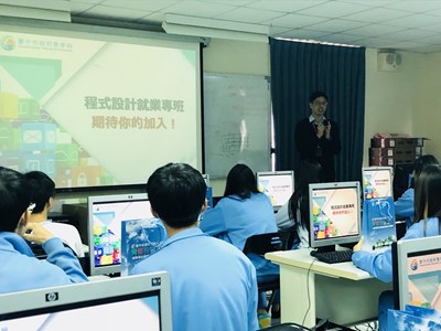 中市高三生AI程式設計就業專班 報名開跑(3)