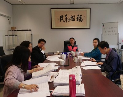 勞工局邀集律師、專家學者成立審核小組,落實補助案件審查