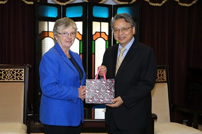 世界蘭花會議信託基金會主席Ms. Liz Johnson(詹森 麗詩)等人拜會台中市副市長令狐榮達