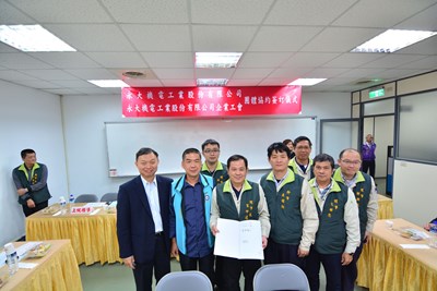 事業單位與勞工團體簽約,促進勞資關係