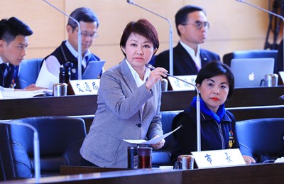對於市議員要求市府在三個月內清查各項花博標案疑義,市長盧秀燕承諾,將清查並向議會報告,維護市民權益