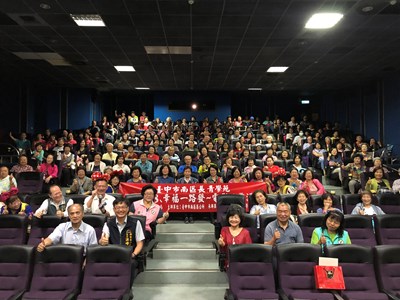 中市府公私協力合作 百位長輩看電影回味幸福時光