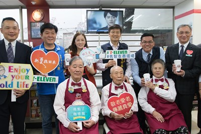 讓老年生活品質更好!「幾點了咖啡館」開幕 協助失智長輩當店員賣咖啡