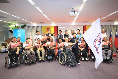 楊副市長為身障球隊授旗  預祝選手遠征波蘭奪佳績