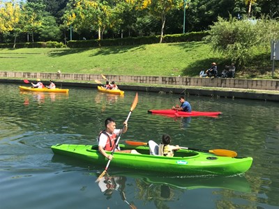 興大康橋獨木舟體驗營六日登場 免費體驗划槳樂趣