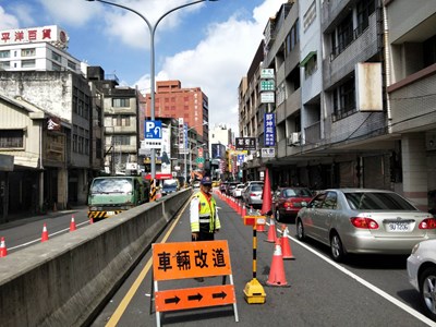 豐原分隔島阻礙行車視線 中市府施工降低護欄45公分