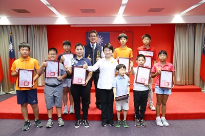 中市高爾夫好手參賽爭光 盧市長肯定台中的驕傲