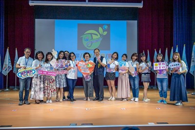 中市國教輔導團369人授證 教育局長頒發證書