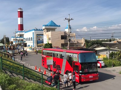 高美濕地交管 中市府專車接送遊客