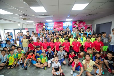 中市府與迪卡儂辦全民闖關體驗,台中市各知名足球名校小朋友也到場共襄盛舉