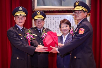 中市警察局新、卸任分局長及大隊長交接 盧市長盼共同打造宜居安全城市