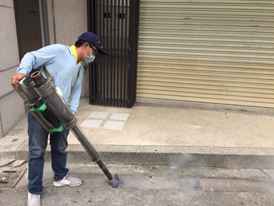 環保局展開登革熱防治噴藥作業