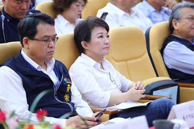 市長盧秀燕與秘書長黃崇典至太平區出席市政會議