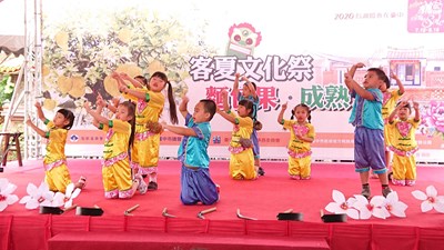 石岡土牛客家文化館百年麵包果樹成熟了! 客委會辦山城文化體驗活動