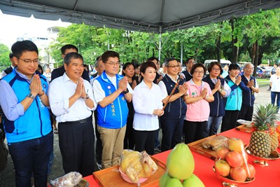 盧市長上香祈福