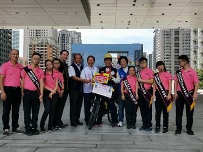 捐發票救癌童 中市單車環島做公益