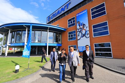 盧市長於台灣時間10日參訪荷蘭萊莉斯塔德(Lelystad)捷安特歐洲分公司