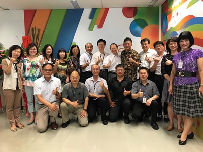 中市新任社會局長彭懷真今正式上任,與社會局同仁合照