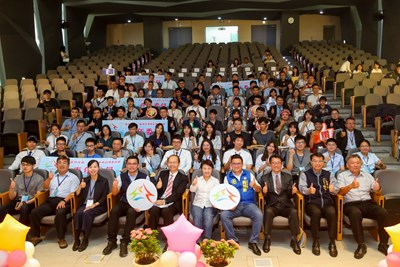 台中市政府首屆「青年事務諮詢委員會」授證典禮今(21)日在惠文高中舉辦。
