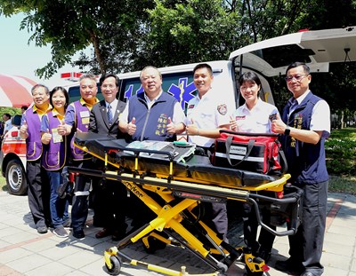 同濟會挺消防! 捐贈救護車添救命利器