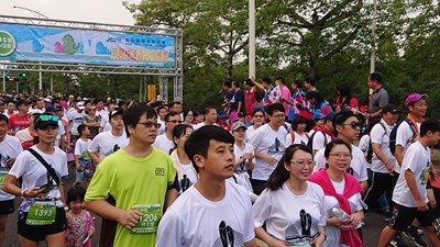 為公益而跑!東豐快路跑上千人熱情響應