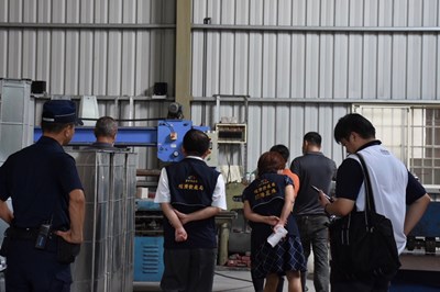 市府啟動「快速打擊」機制,針對違章工廠即刻稽查開罰、最重停工