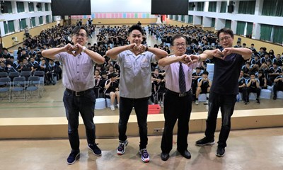 《陪你很久很久》李淳著制服青春亮相!左至右為台中影視發展基金會執行長林盈志、男主角李淳、致用高中校長陳添旺、導演賴孟傑。