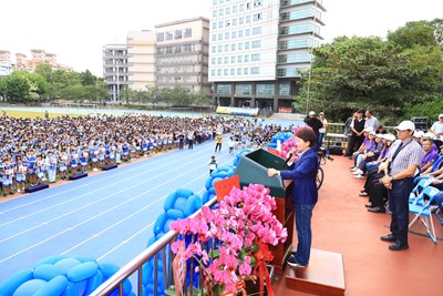 「明道的好我最知道！」盧市長透露，她其實是以「家長」的身分見證明道的辦學成效