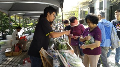 「尚青農夫市集~easy購」活動,今年安排辦理三場次