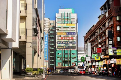 台中市政府建設局鍥而不捨的努力下,日前順利完成大智慧大樓協議價購作業,東區大智路這段關鍵路段將於明年打通。