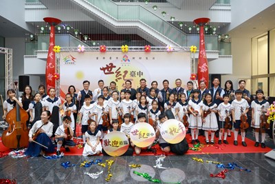 「世紀台中-百年舵手」檔案展即日起至11月29日,在台灣大道市政大樓文心樓1樓中庭展出。
