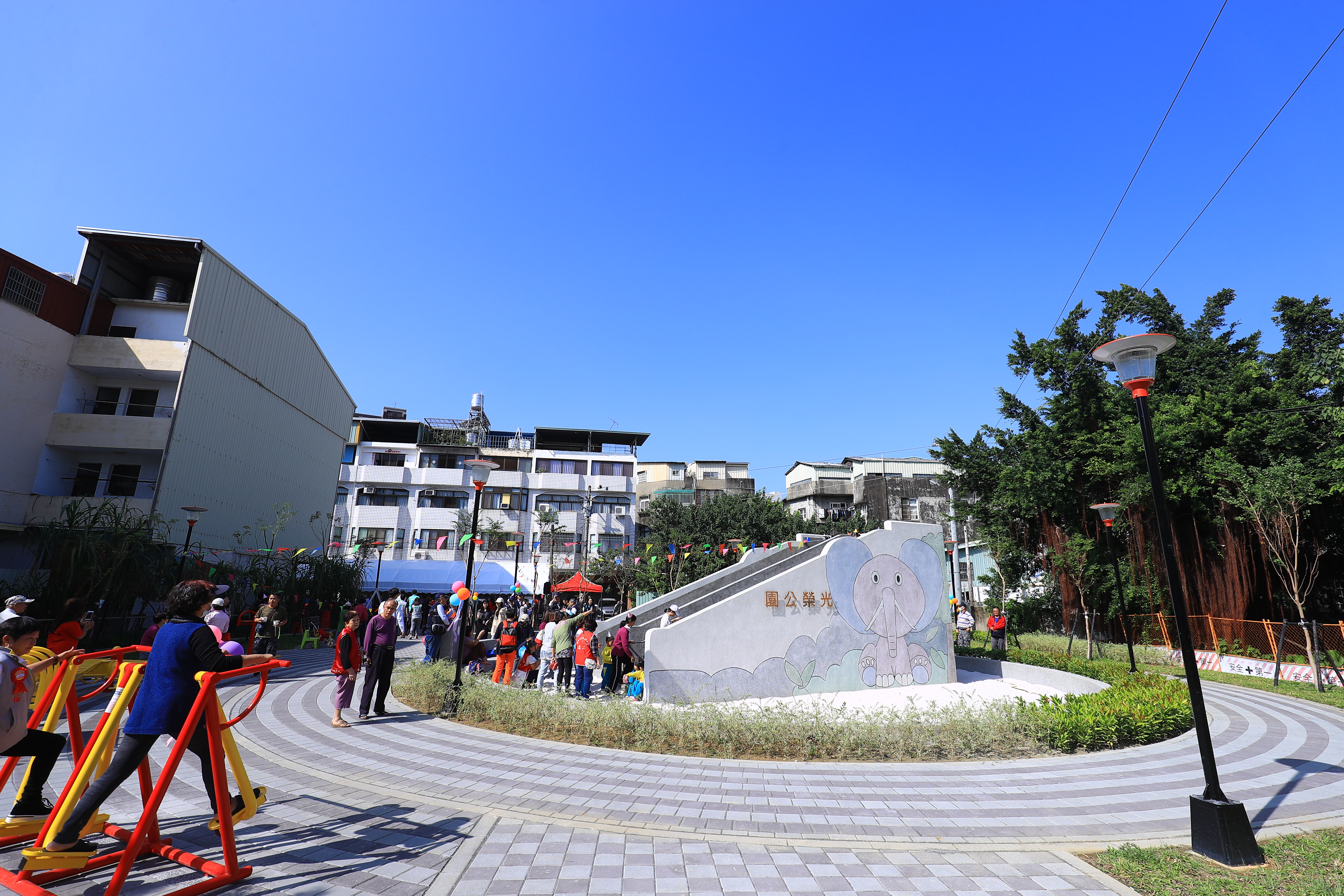 臺中市政府全球資訊網-市政新聞-荒地變公園! 大里「光榮公園」大象圖騰溜滑梯超吸睛