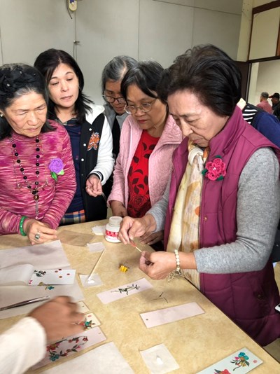 「彩繪銀髮生活達人生命力計畫成果展發表會」在台中市長青服務中心熱鬧登場