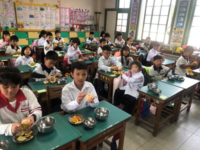 推廣食農教育 中市農業局供應學童11公噸椪柑