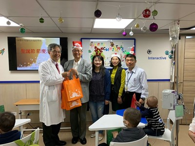 中市床邊教學慶聖誕 病童展笑顏