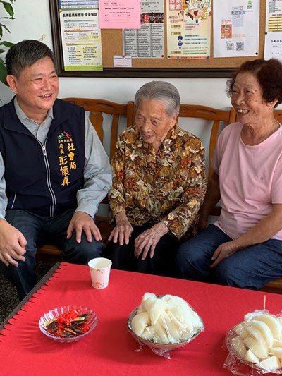 保障長輩就醫權益 中市老人健保補助明年續辦