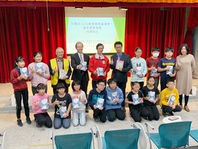 書香傳愛偏鄉 15所學校獲贈圖書