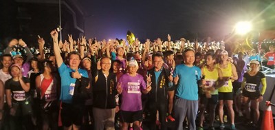 輪椅鬥士及7000名跑友梧棲漁港開跑　挑戰台中最美海岸線