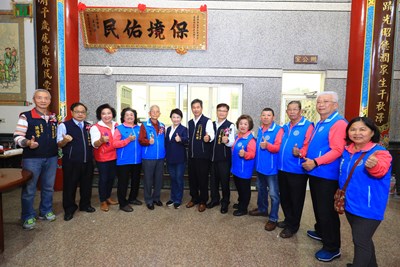 大里聖明宮重建入火安座5週年慶,盧市長親贈「保境佑民」匾額祝賀。