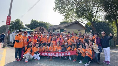 中市傳愛據點獲金牌 阿公阿嬤參訪光復新村展活力