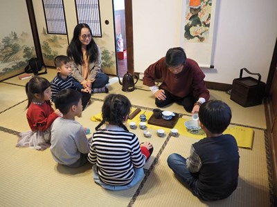 原東勢公學校宿舍修復完成 東勢國小邀師生一同品茶