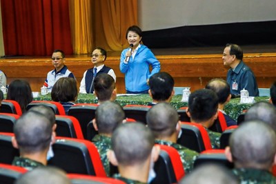 關心台中子弟 盧市長春節前赴成功嶺慰勞役男