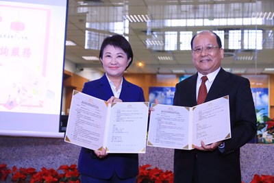 盧市長與台灣高等法院台中分院院長李伯道完成簽訂儀式