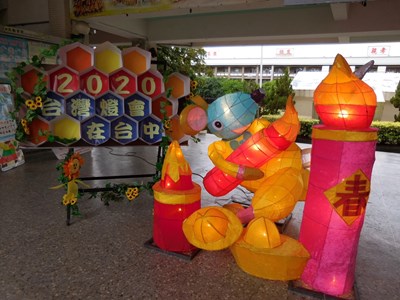 喜迎2020台灣燈會 中市忠孝國小親師生共同創作大、小花燈