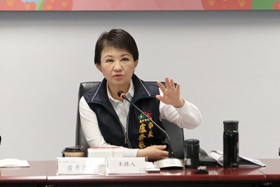 「先穩住民心,再引進觀光!」盧市長強調,務必強化防疫工作,讓民眾安全、安心,再配合中央政策盤點地方資源拚觀光。