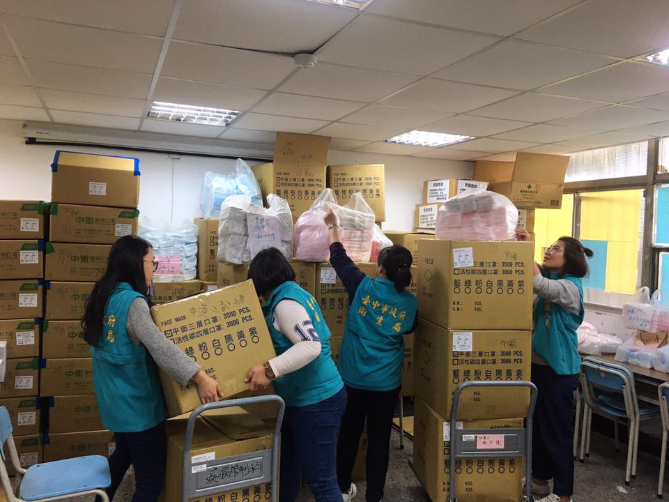 嚴重特殊傳染性肺炎防治專區 相關市政新聞 中央核撥防疫物資中市衛生局口罩及時送