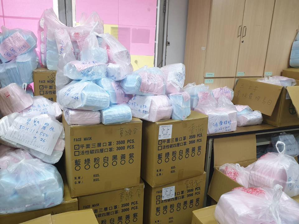 嚴重特殊傳染性肺炎防治專區 相關市政新聞 中央核撥防疫物資中市衛生局口罩及時送
